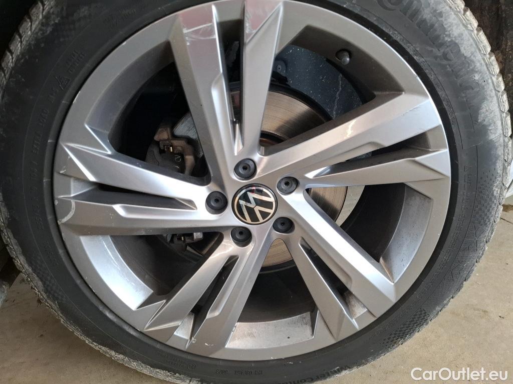  Volkswagen  Tiguan VOLKSWAGEN  / 2020 / 5P / SUV 2.0 TDI 150 DSG7 R-Line #21