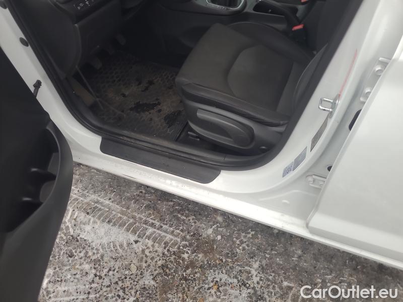  Hyundai  i30   cw (PD)(2017->)  kom.1.5T-GDI Family Smart #5