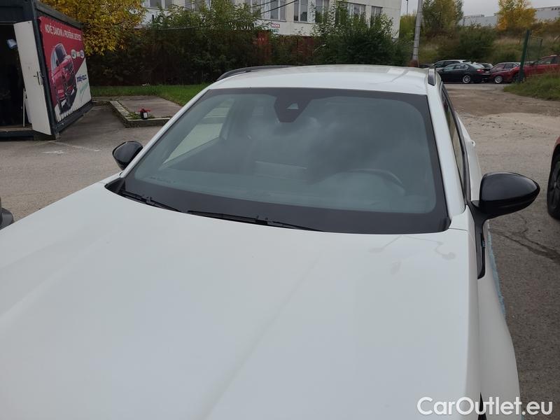  Peugeot  2008  (P1) (2019)  Elektro.e-ALLURE 100 Aut #1