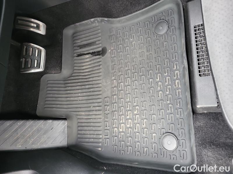  Skoda  Superb  (3V3)(2015) 2.0TSI 206 SportL 4x4 AT #6