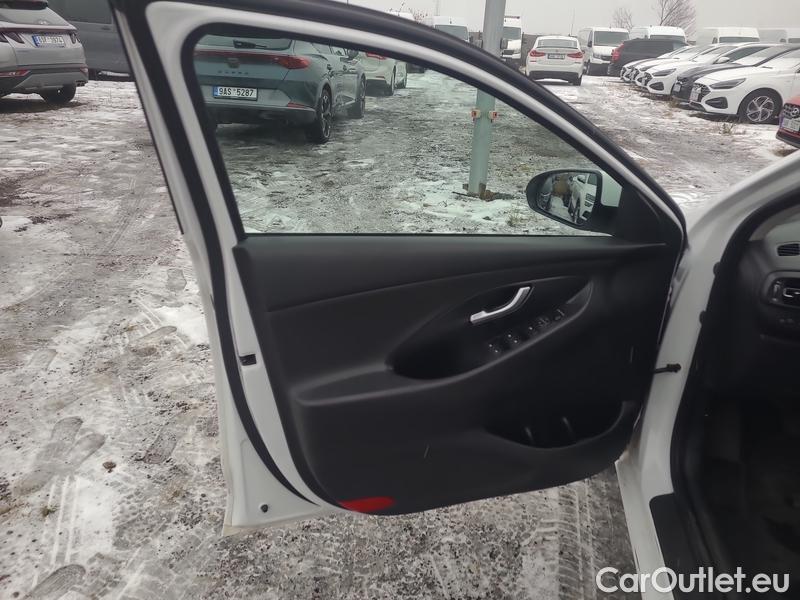  Hyundai  i30   cw (PD)(2017->)  kom.1.5T-GDI Family Smart #10