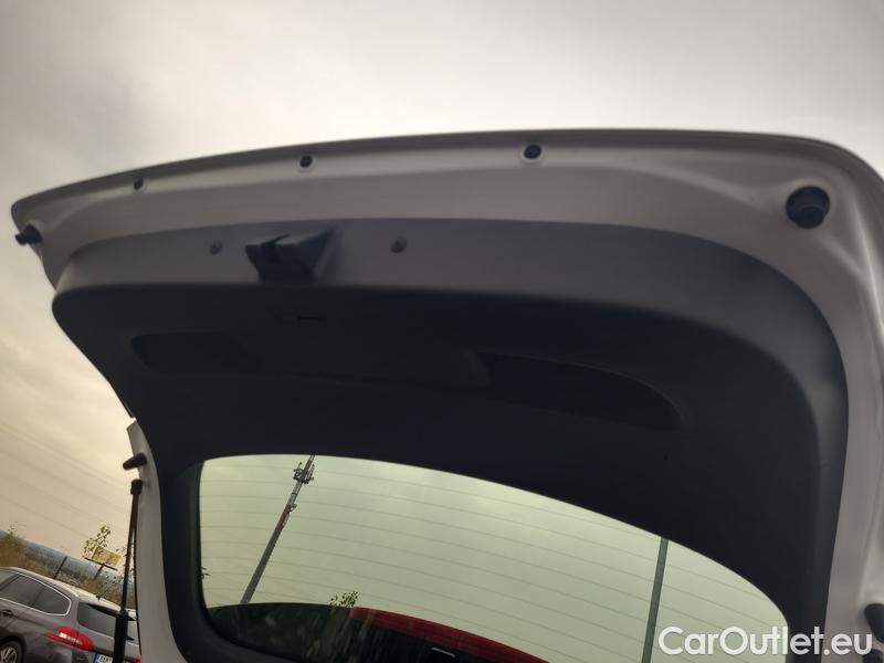  Hyundai  i30  (PD)(01.2017  ->)  kom.1.5T-GDI Family Smart #7