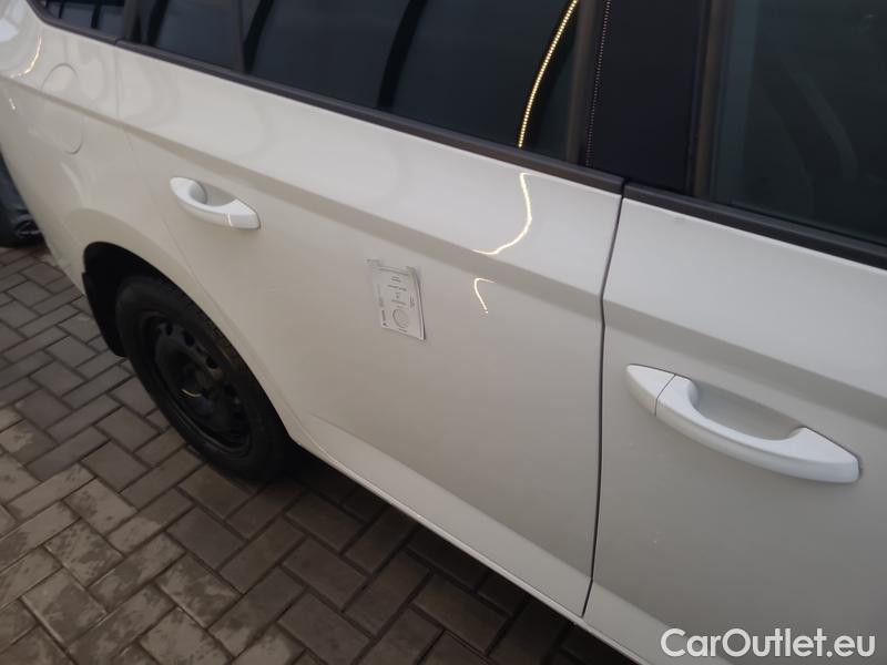  Skoda  Fabia  Combi (2015) Com.1.0TSI 70 Ambition 5d #26