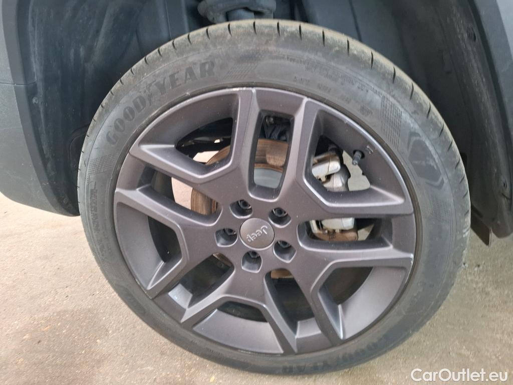  Jeep  Patriot JEEP Renegade / 2018 / 5P / SUV 1.3 TURBO T4 240PS 4XE S #24