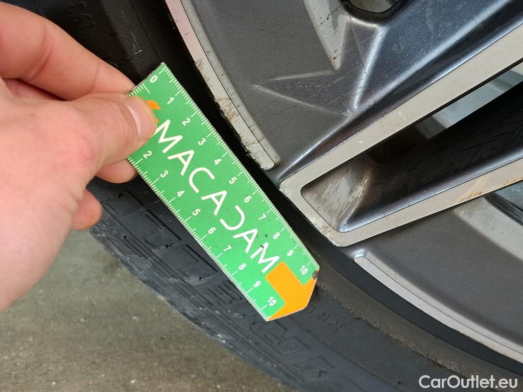  Mercedes  G-Klasee MERCEDES-BENZ GLC / 2019 / 5P / SUV GLC 300 e AMG Line 4Matic #26