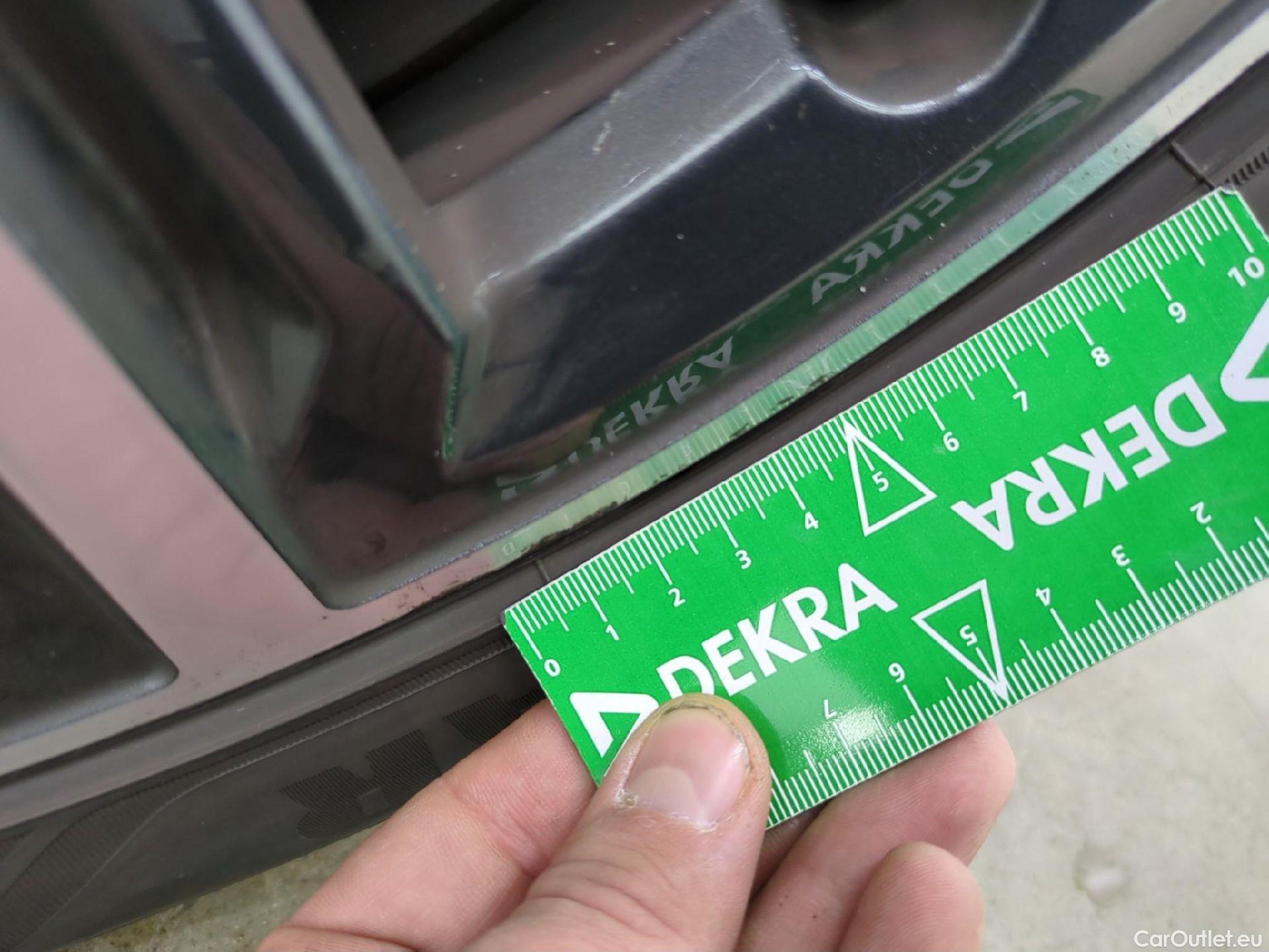  Bmw  Serie 1 Série 1 Berline 118 i Lounge 1.5 135CV BVA7 E6d #9