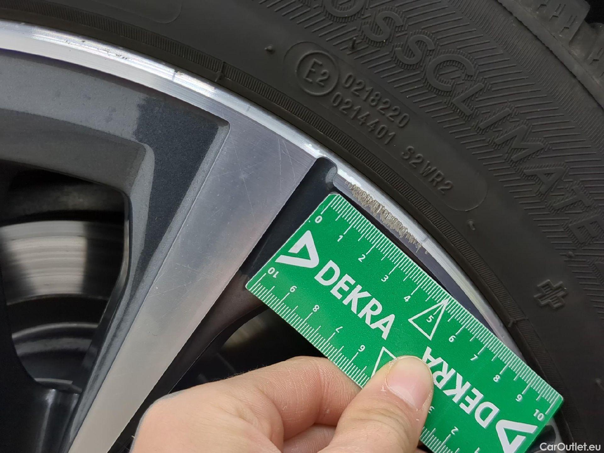  Bmw  Serie 3 BMW Série 3 Touring / 2022 / 5P / Break 318i 156ch Business Design BVA8 #9