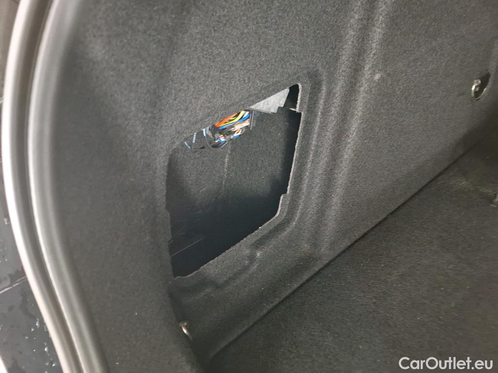  Bmw  Serie 1 BMW Série 1 / 2019 / 5P / Berline 1.5 116D DKG7 Business Design #4