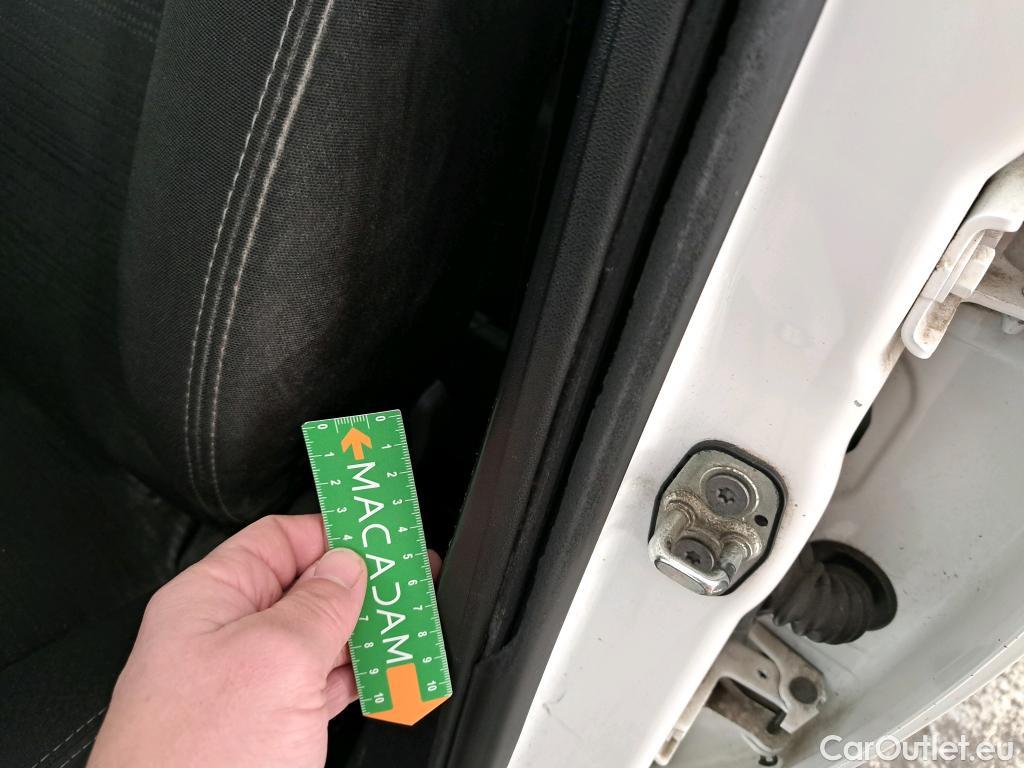  Peugeot  208  Affaire Confort 1.0 PureTech 70CV BVM5 E5 #16