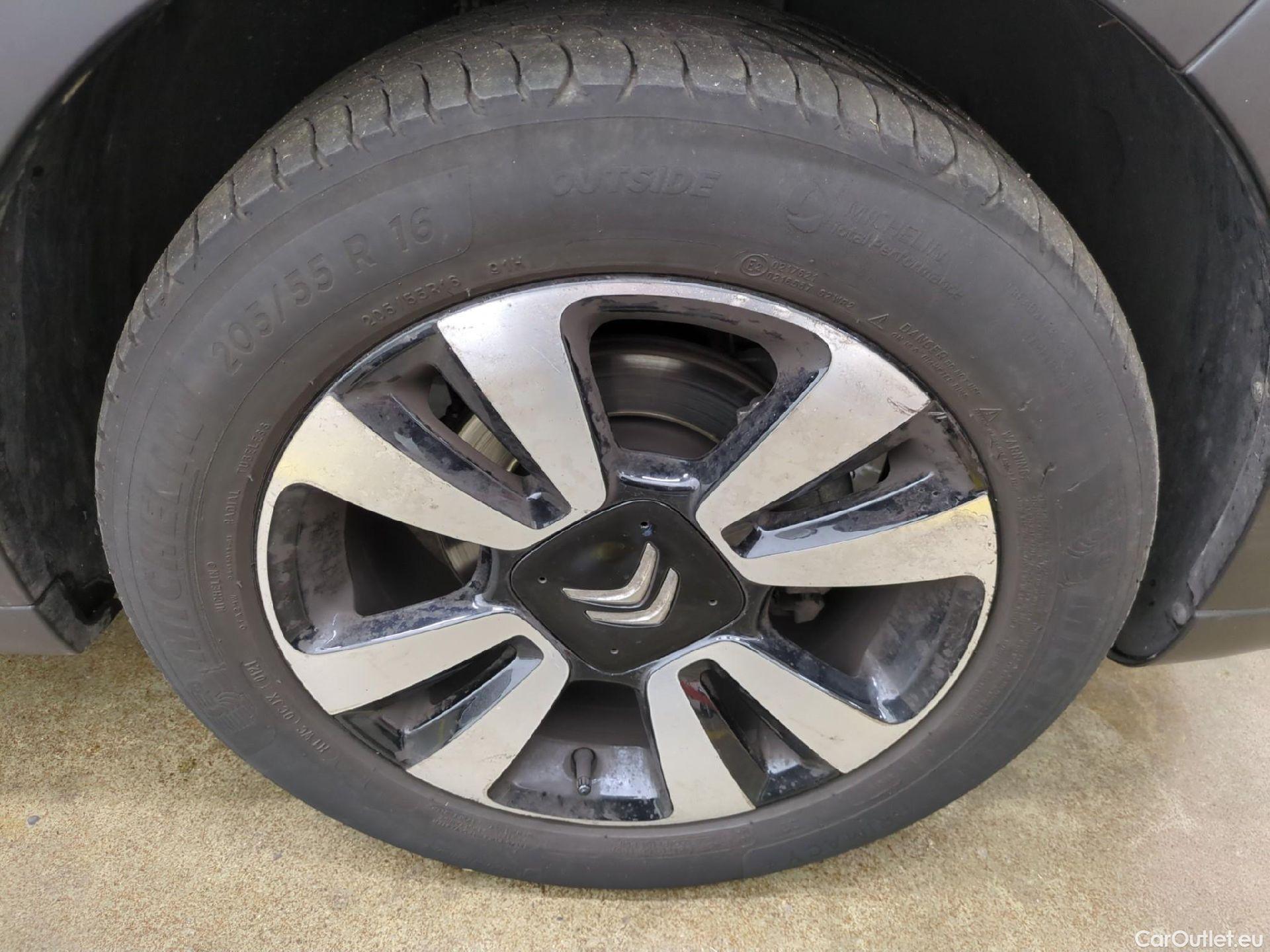  Citroen  C3  Shine Business 1.2 PureTech 80CV BVM5 E6d #4