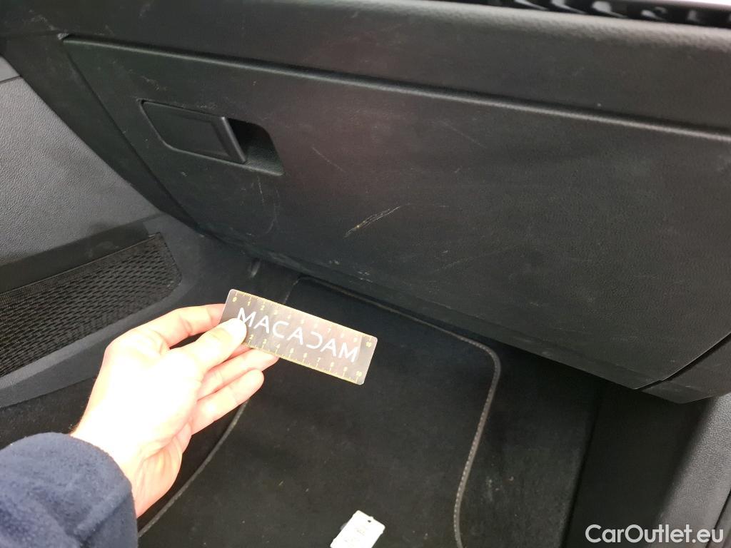  Volkswagen  Golf  VOLKSWAGEN / 2020 / 5P / Berline 2.0 TDI SCR 115 DSG7 Life Busi #40