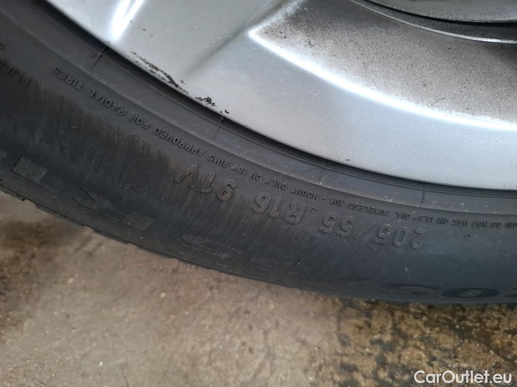  Volkswagen  Golf  VOLKSWAGEN / 2020 / 5P / Berline 2.0 TDI SCR 115 DSG7 Life Busi #39