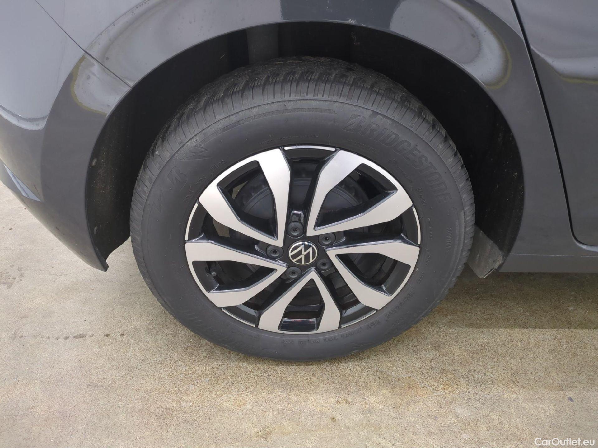  Volkswagen  Polo VOLKSWAGEN  / 2017 / 5P / Berline 1.0 TSI 95 Active(SP) #3