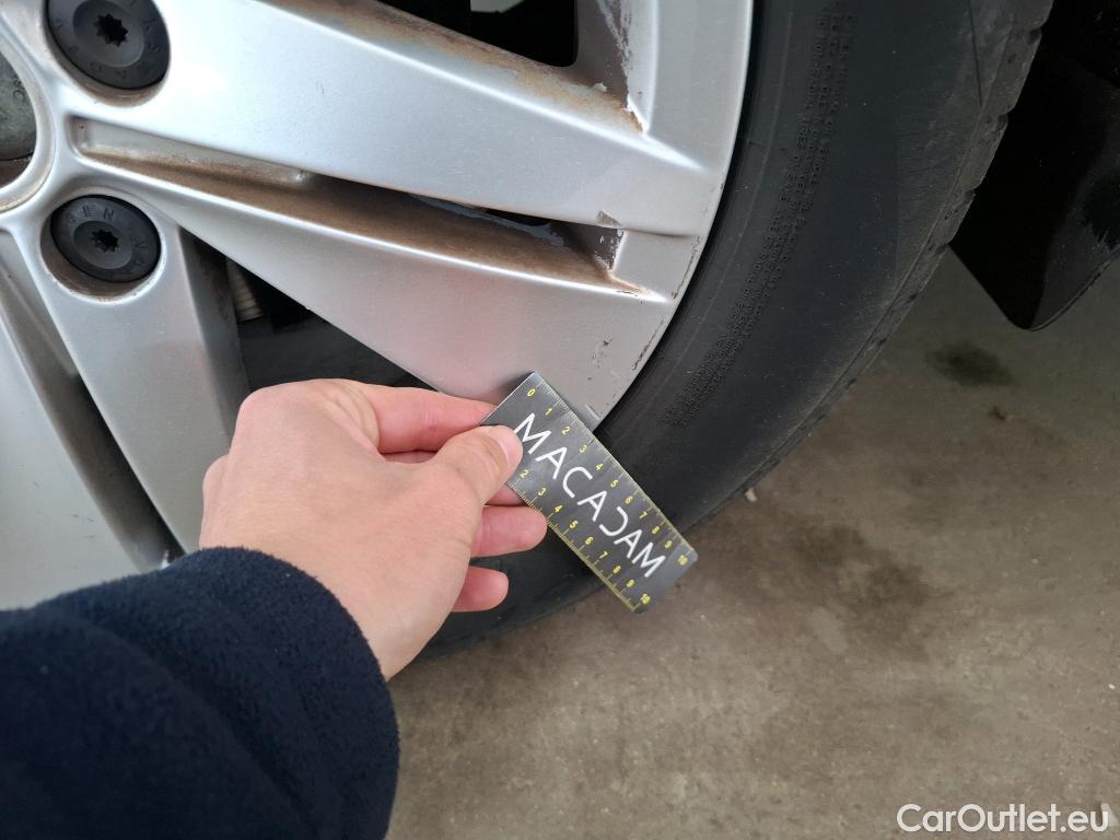  Volkswagen  Golf  VOLKSWAGEN / 2020 / 5P / Berline 2.0 TDI SCR 115 DSG7 Life Busi #85