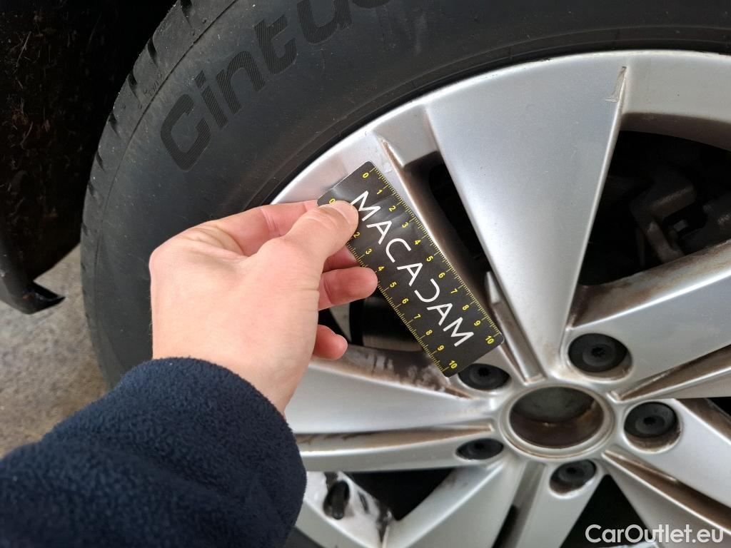  Volkswagen  Golf  VOLKSWAGEN / 2020 / 5P / Berline 2.0 TDI SCR 115 DSG7 Life Busi #83