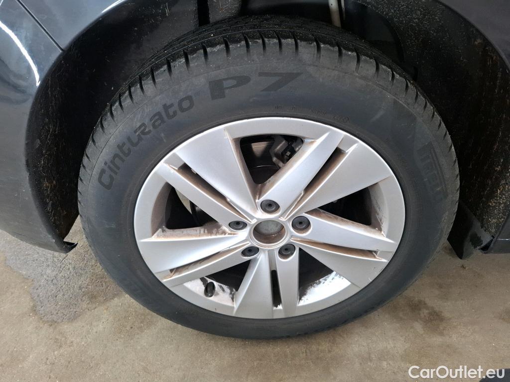  Volkswagen  Golf  VOLKSWAGEN / 2020 / 5P / Berline 2.0 TDI SCR 115 DSG7 Life Busi #81