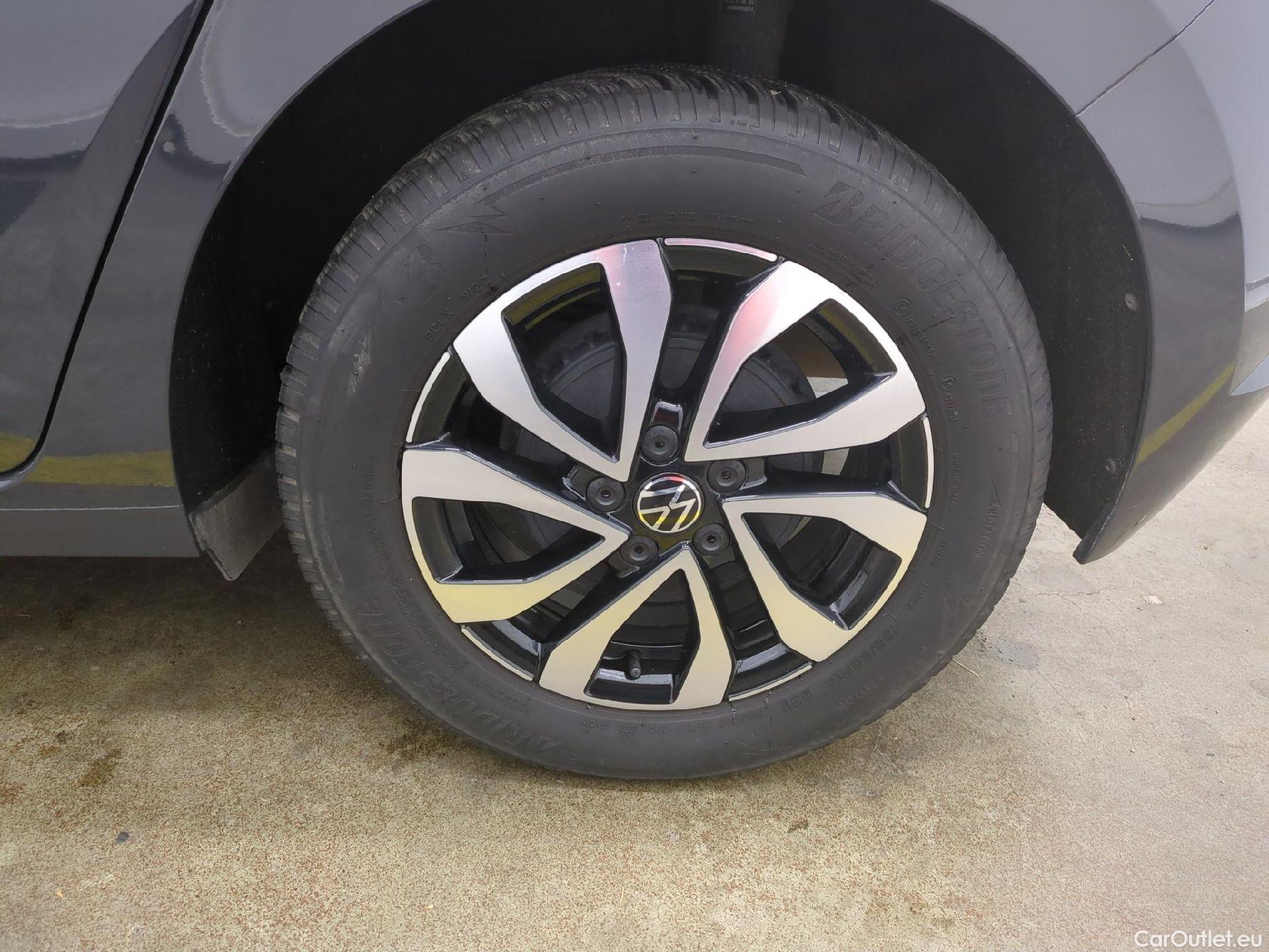  Volkswagen  Polo VOLKSWAGEN  / 2017 / 5P / Berline 1.0 TSI 95 Active(SP) #2