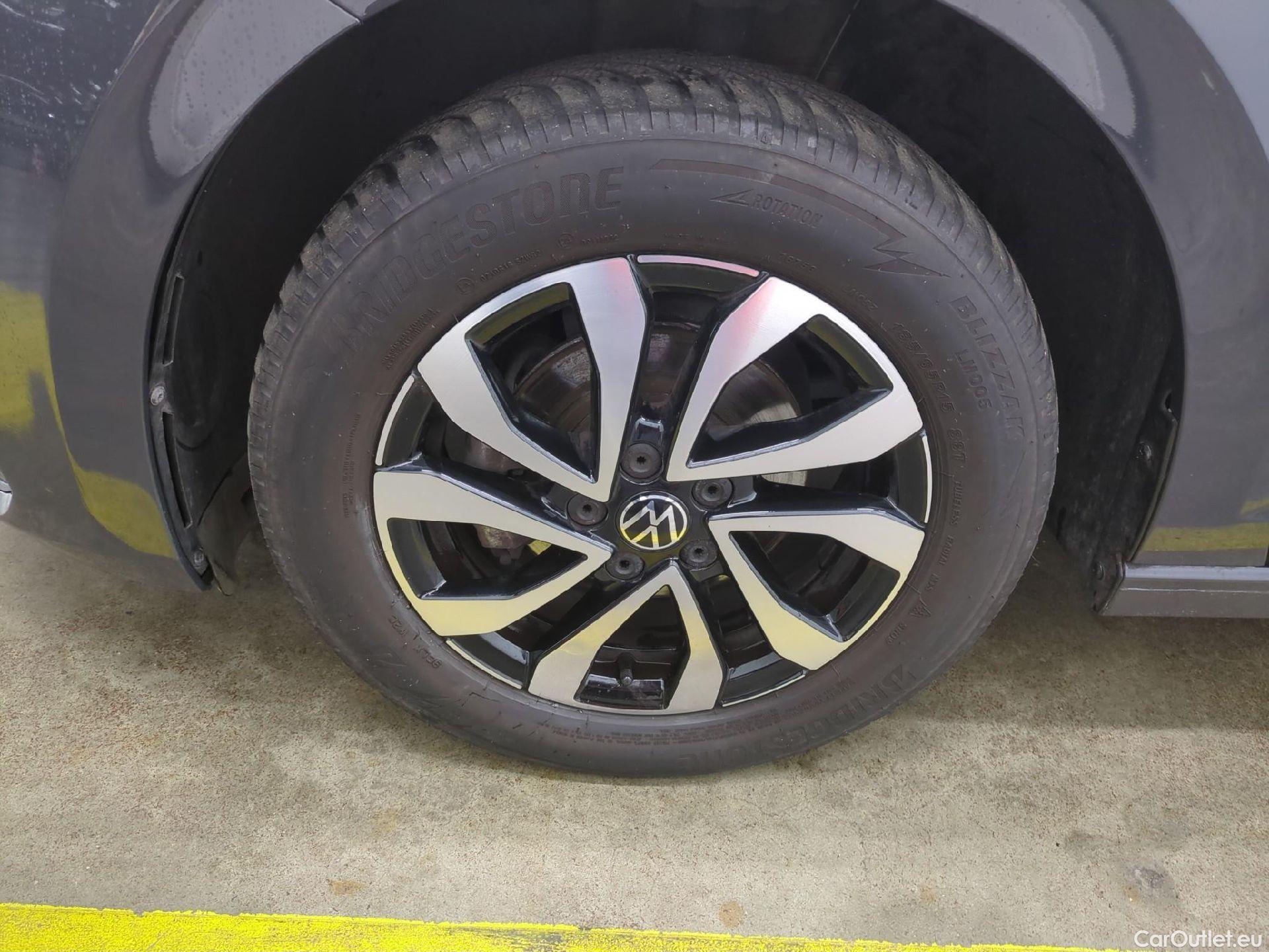  Volkswagen  Polo VOLKSWAGEN  / 2017 / 5P / Berline 1.0 TSI 95 Active(SP) #1