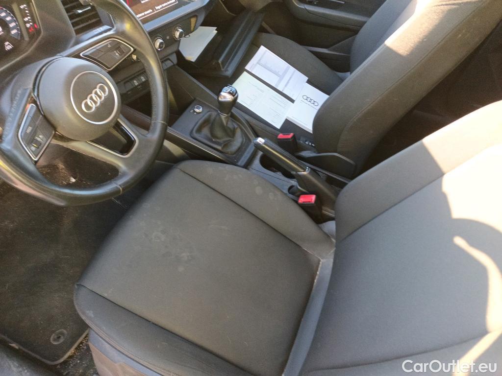  Audi  A1 Sportback AUDI A1 / 2018 / 5P / berlina con portón Sportback Advanced 30 TFSI 81kW (110CV) #3