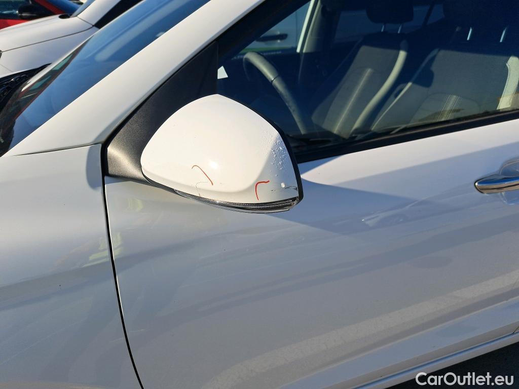  Hyundai  i10 HYUNDAI  / 2020 / 5P / berlina con portón 1.0 Tecno #21