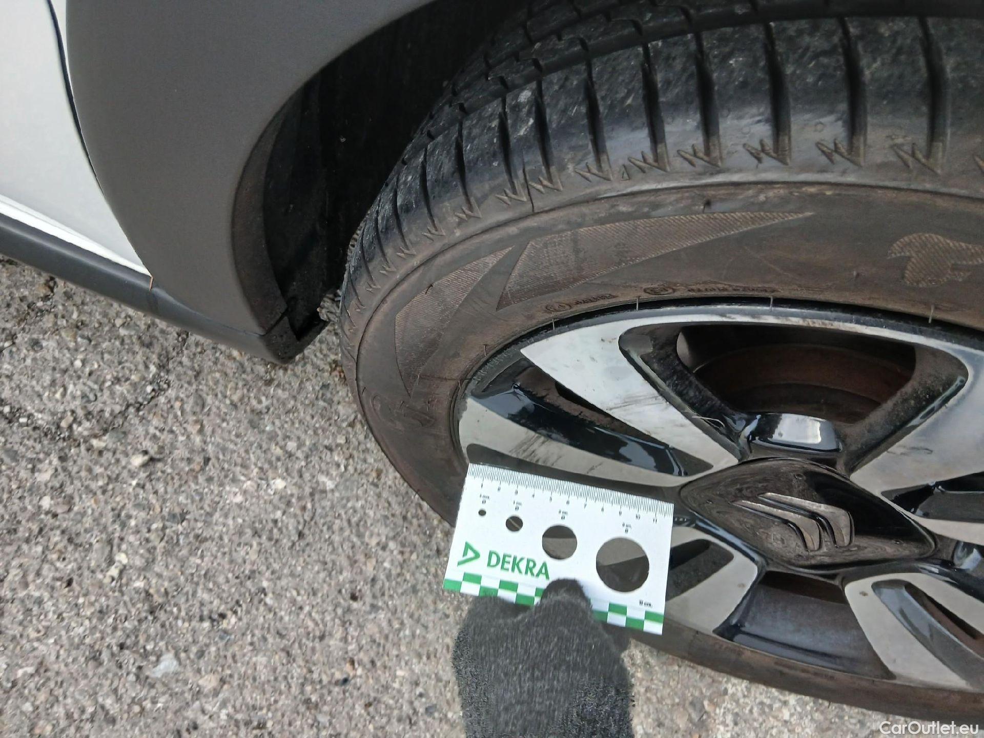  Citroen  C3 CITROEN  / 2020 / 5P / berlina con portón PureTech 60kW (83CV) Feel Pack (CX) #28