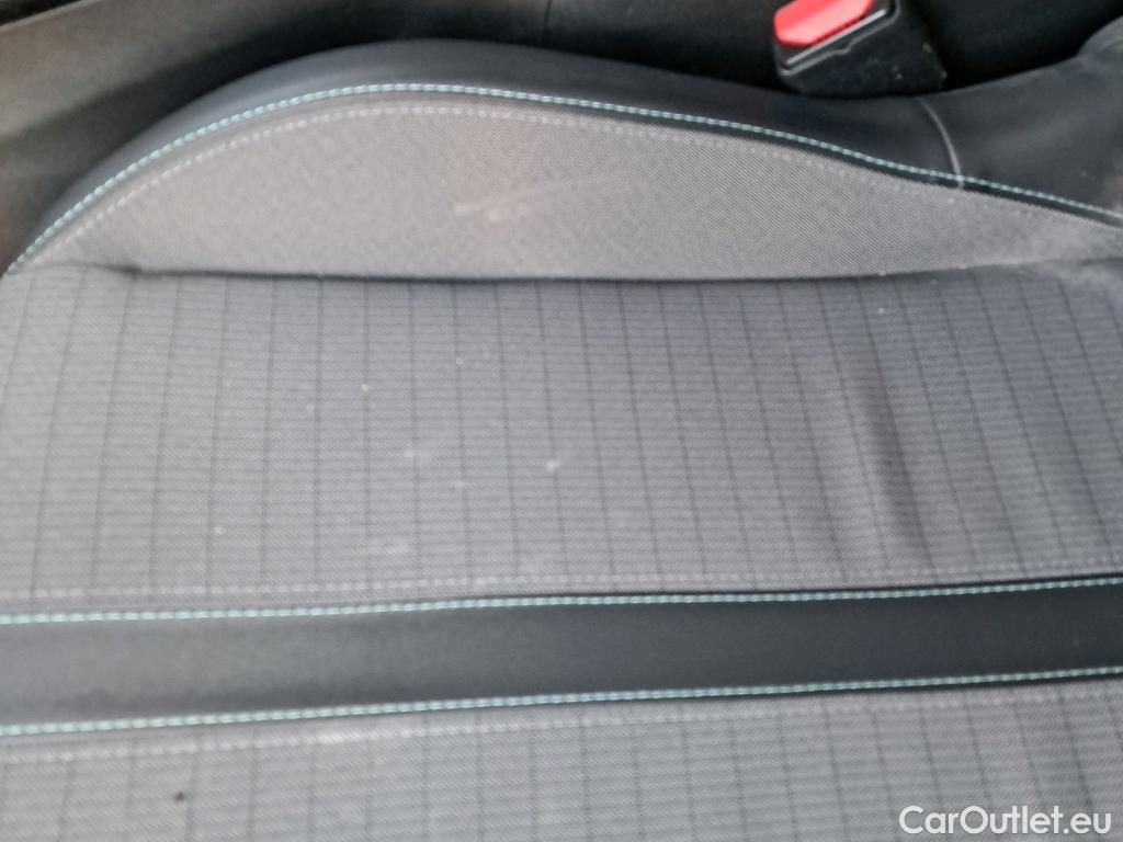  Peugeot  2008 PEUGEOT  / 2019 / 5P / todoterreno Allure Pack BlueHDI 81kW (110CV) #16