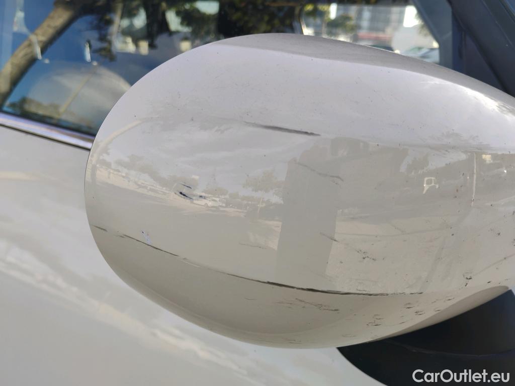  Mini  Cooper MINI MINI / 2014 / 5P / berlina con portón ONE 5 PUERTAS (CX) #31