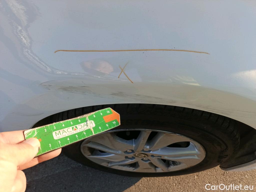  Toyota  Yaris TOYOTA  / 2020 / 5P / berlina con portón 1.5 120H Business Plus #6