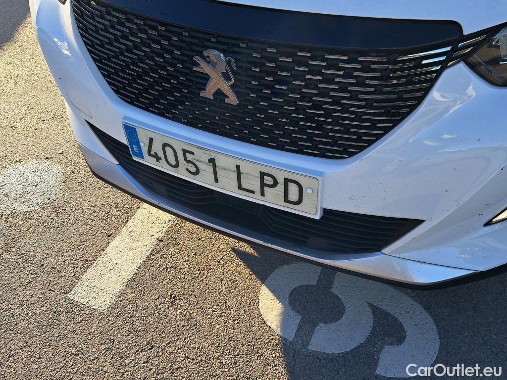  Peugeot  2008 PEUGEOT  / 2019 / 5P / todoterreno Allure Pack BlueHDI 81kW (110CV) #14