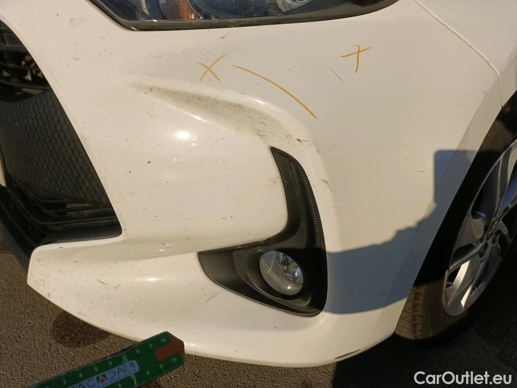  Toyota  Yaris TOYOTA  / 2020 / 5P / berlina con portón 1.5 120H Business Plus #16