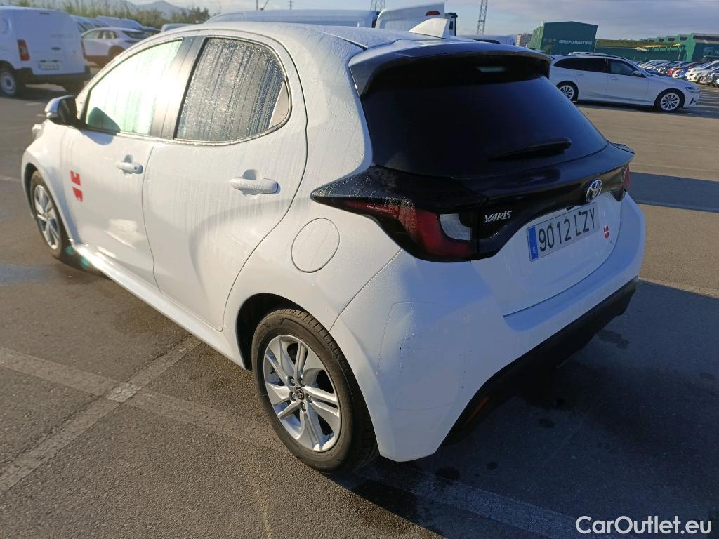  Toyota  Yaris TOYOTA  / 2020 / 5P / berlina con portón 1.5 120H Business Plus #7