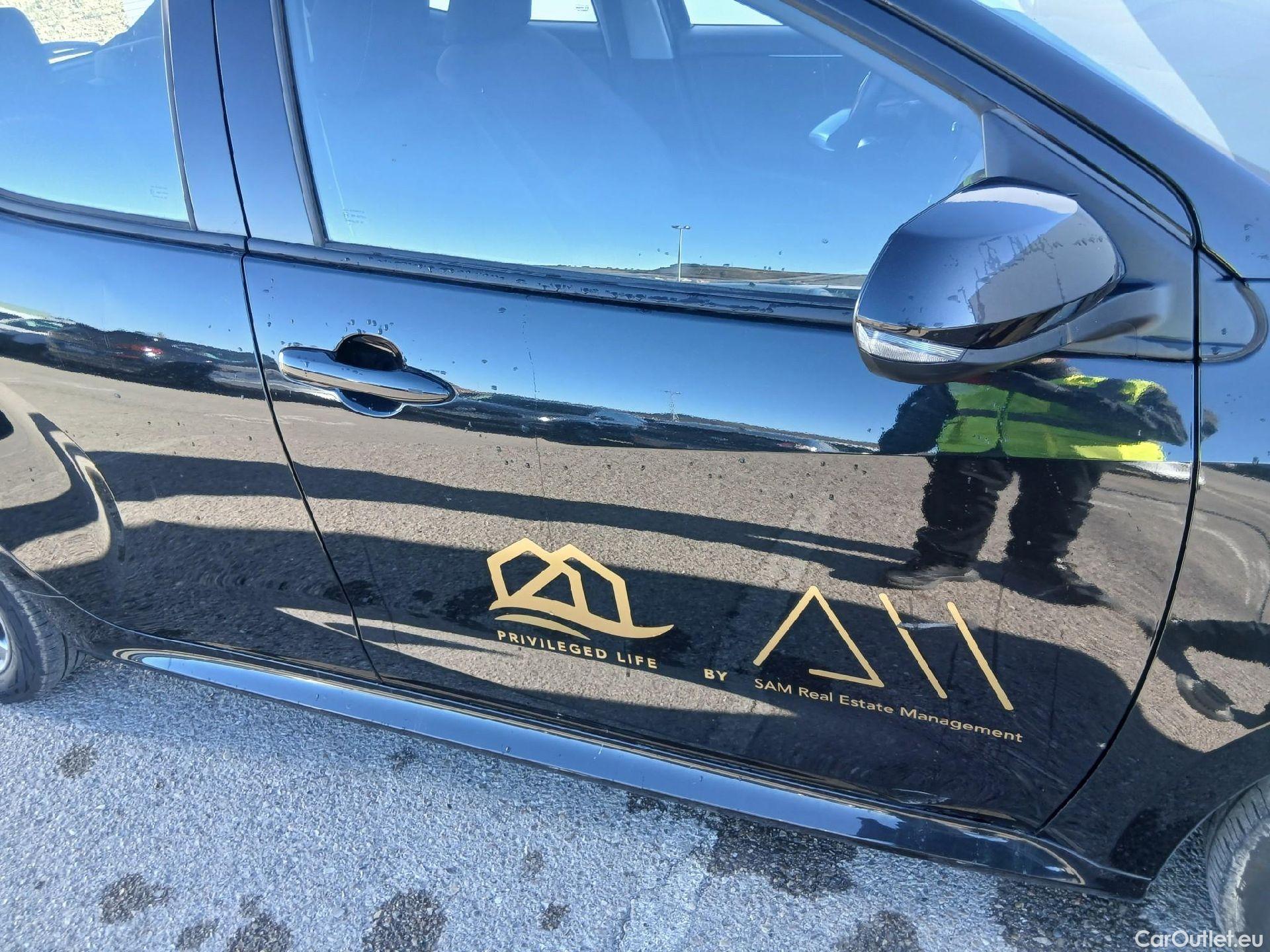  Toyota  Yaris TOYOTA  / 2020 / 5P / berlina con portón 1.5 120H Active Tech #24