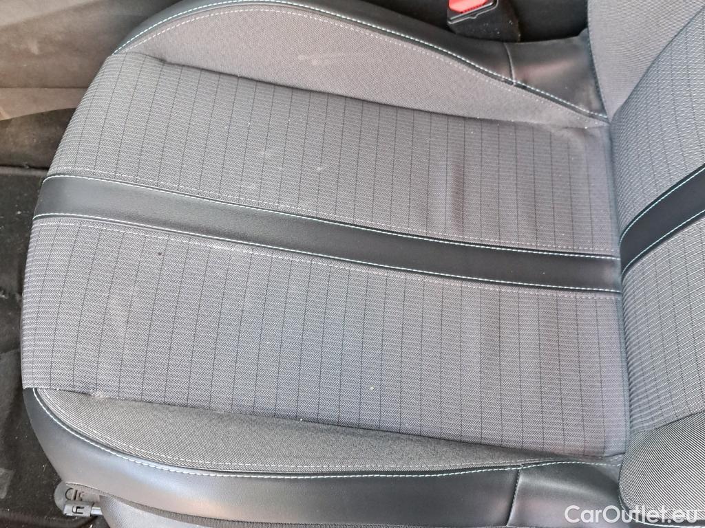  Peugeot  2008 PEUGEOT  / 2019 / 5P / todoterreno Allure Pack BlueHDI 81kW (110CV) #3