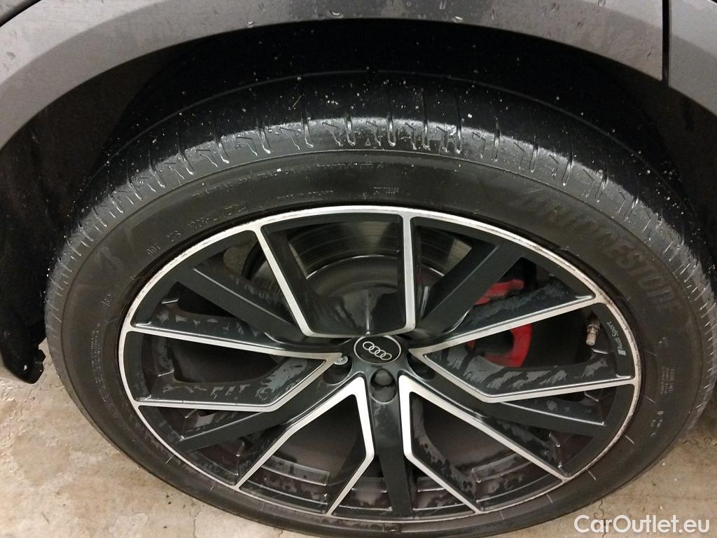  Audi  Q8 AUDI  / 2018 / 5P / todoterreno 50 TDI 210kW Black Line Plus quattro tip #8