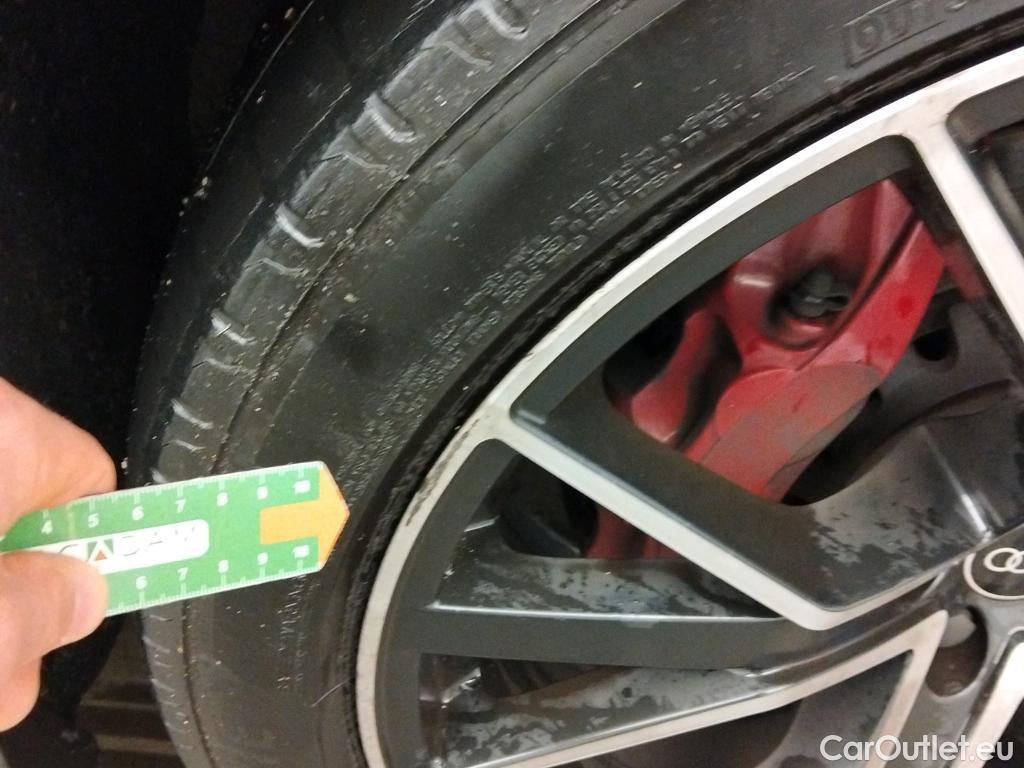  Audi  Q8 AUDI  / 2018 / 5P / todoterreno 50 TDI 210kW Black Line Plus quattro tip #15