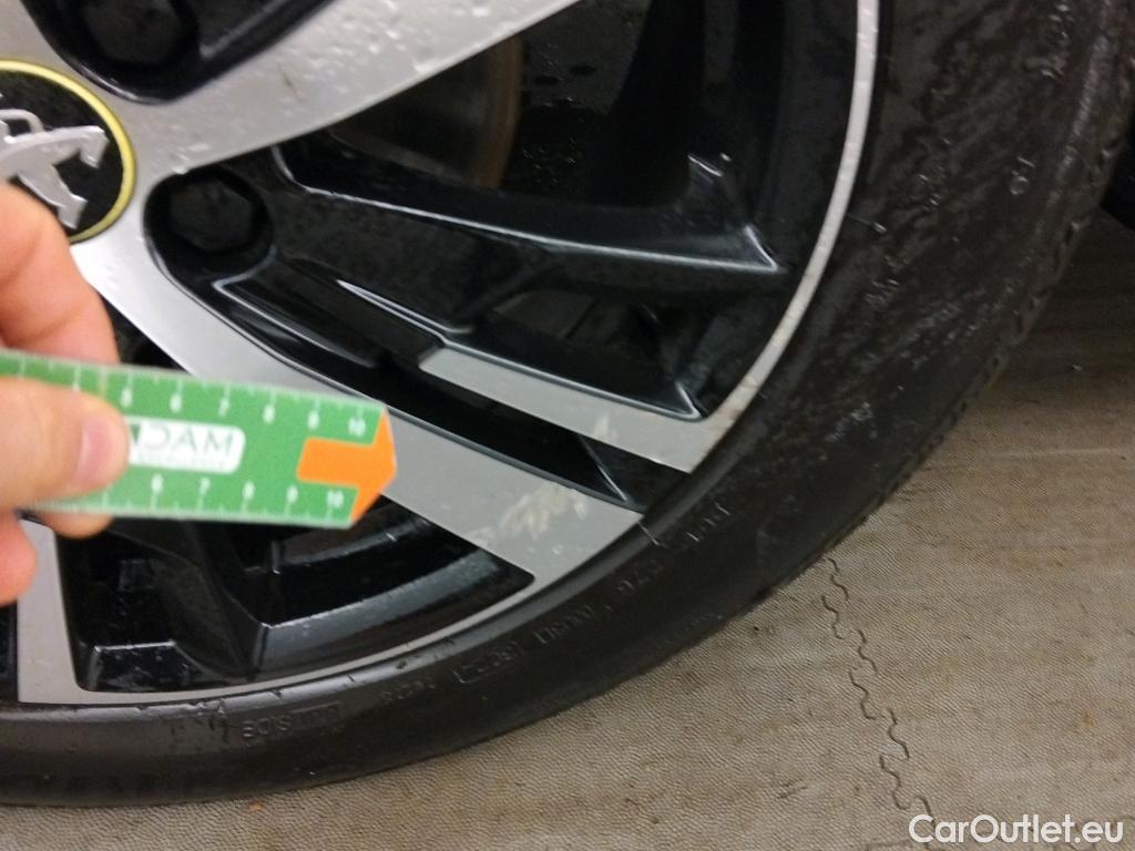  Peugeot  3008 PEUGEOT  / 2020 / 5P / todoterreno 1.5 BlueHDi 96kW (130CV) S&S GT #2