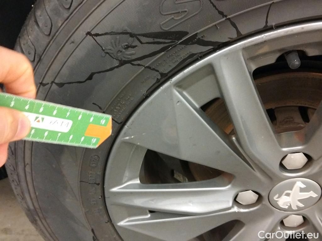  Peugeot  2008 PEUGEOT  / 2019 / 5P / todoterreno Active Pack BlueHDI 81kW (110CV) #16