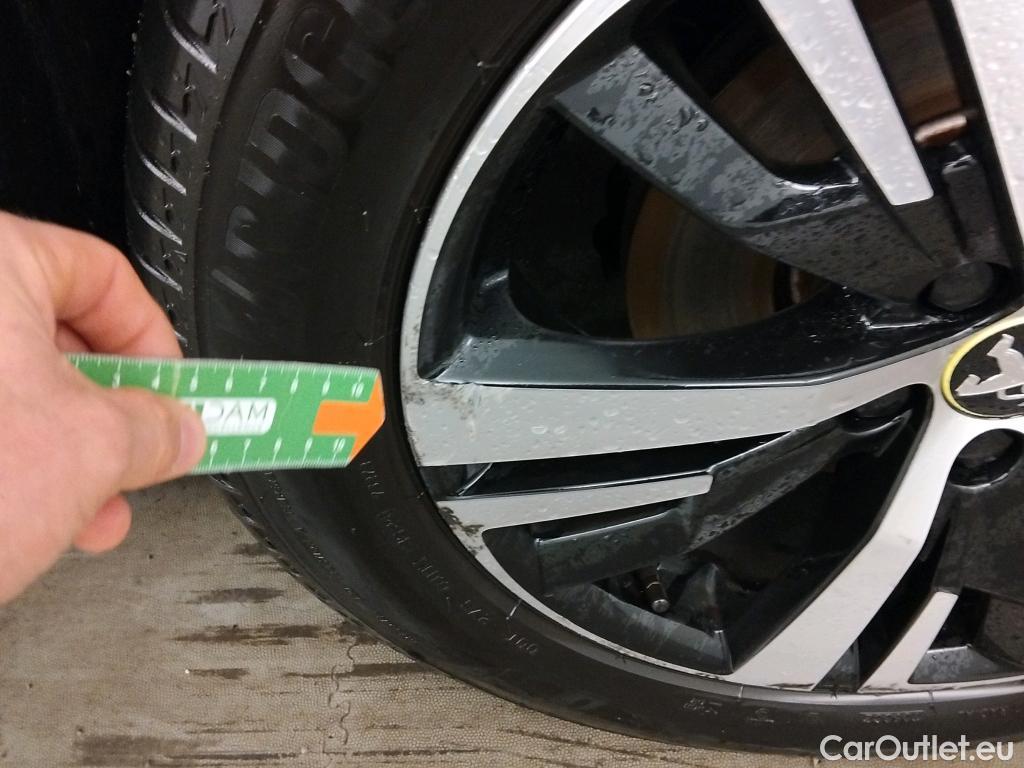  Peugeot  3008 PEUGEOT  / 2020 / 5P / todoterreno 1.5 BlueHDi 96kW (130CV) S&S GT #4