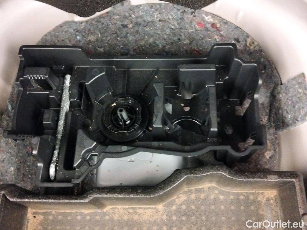  Peugeot  2008 PEUGEOT  / 2019 / 5P / todoterreno Active Pack BlueHDI 81kW (110CV) #4