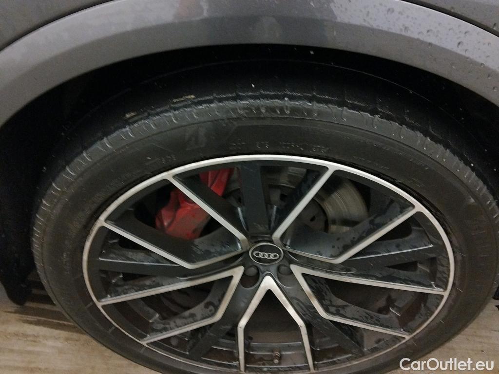  Audi  Q8 AUDI  / 2018 / 5P / todoterreno 50 TDI 210kW Black Line Plus quattro tip #5