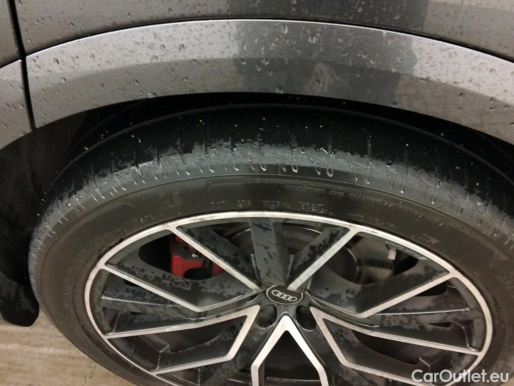  Audi  Q8 AUDI  / 2018 / 5P / todoterreno 50 TDI 210kW Black Line Plus quattro tip #3