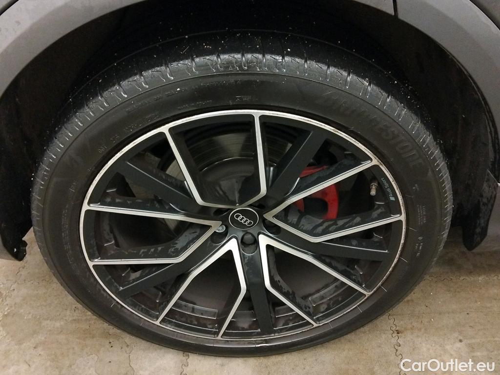  Audi  Q8 AUDI  / 2018 / 5P / todoterreno 50 TDI 210kW Black Line Plus quattro tip #12