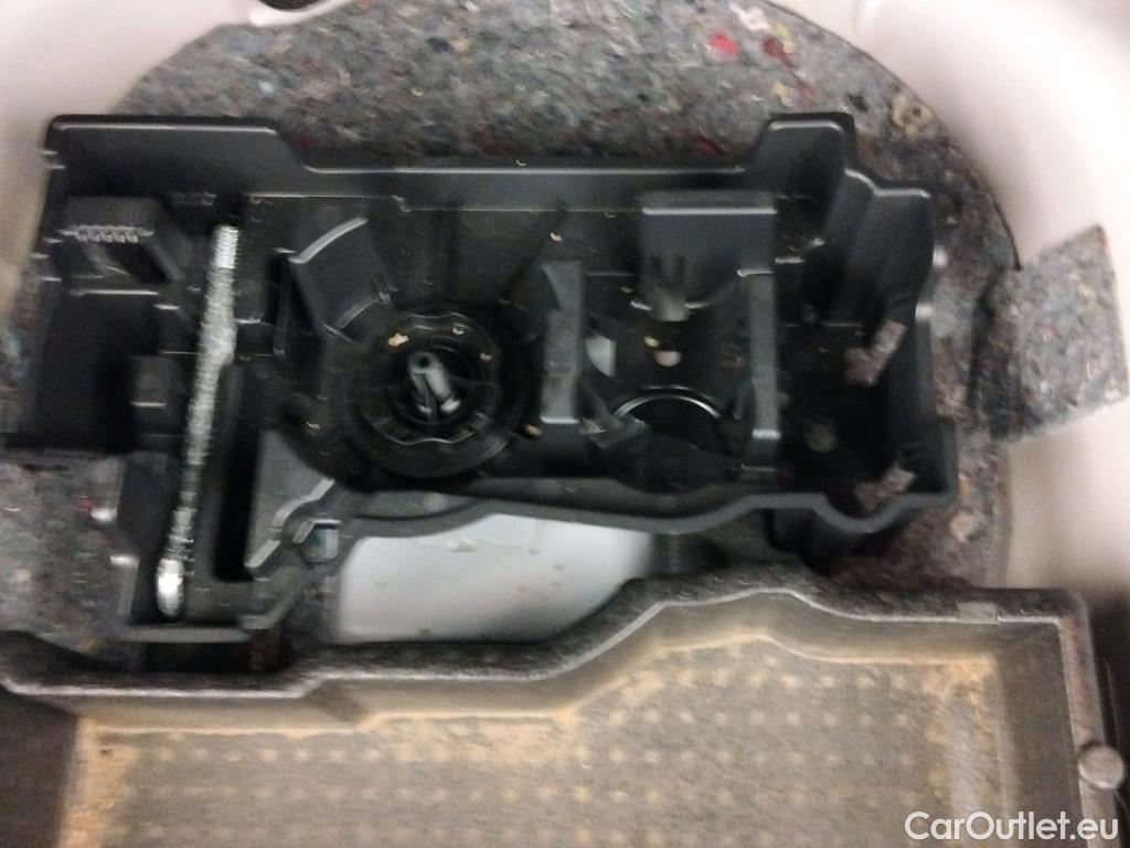  Peugeot  2008 PEUGEOT  / 2019 / 5P / todoterreno Active Pack BlueHDI 81kW (110CV) #3