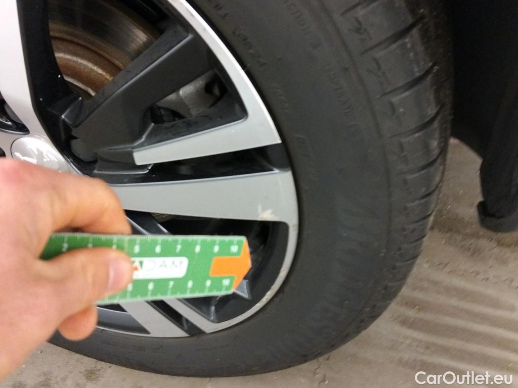  Peugeot  3008 PEUGEOT  Hybrid / 2016 / 5P / todoterreno 225 e-EAT8 Allure #8