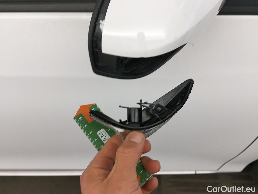  Toyota  Yaris TOYOTA  / 2017 / 5P / berlina con portón 1.5 100H Active #1