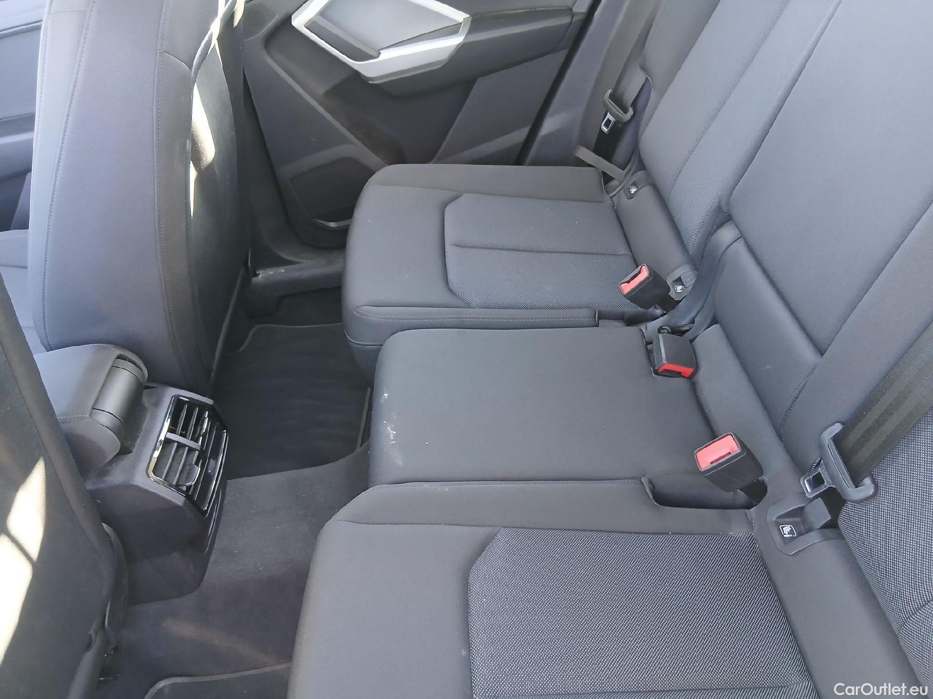  Audi  Q3 AUDI  / 2018 / 5P / todoterreno Advanced 35 TDI 110kW (150CV) #40