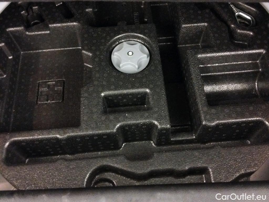  Renault  Kadjar RENAULT  / 2019 / 5P / crossover Zen GPF TCe 103kW (140CV) EDC #9