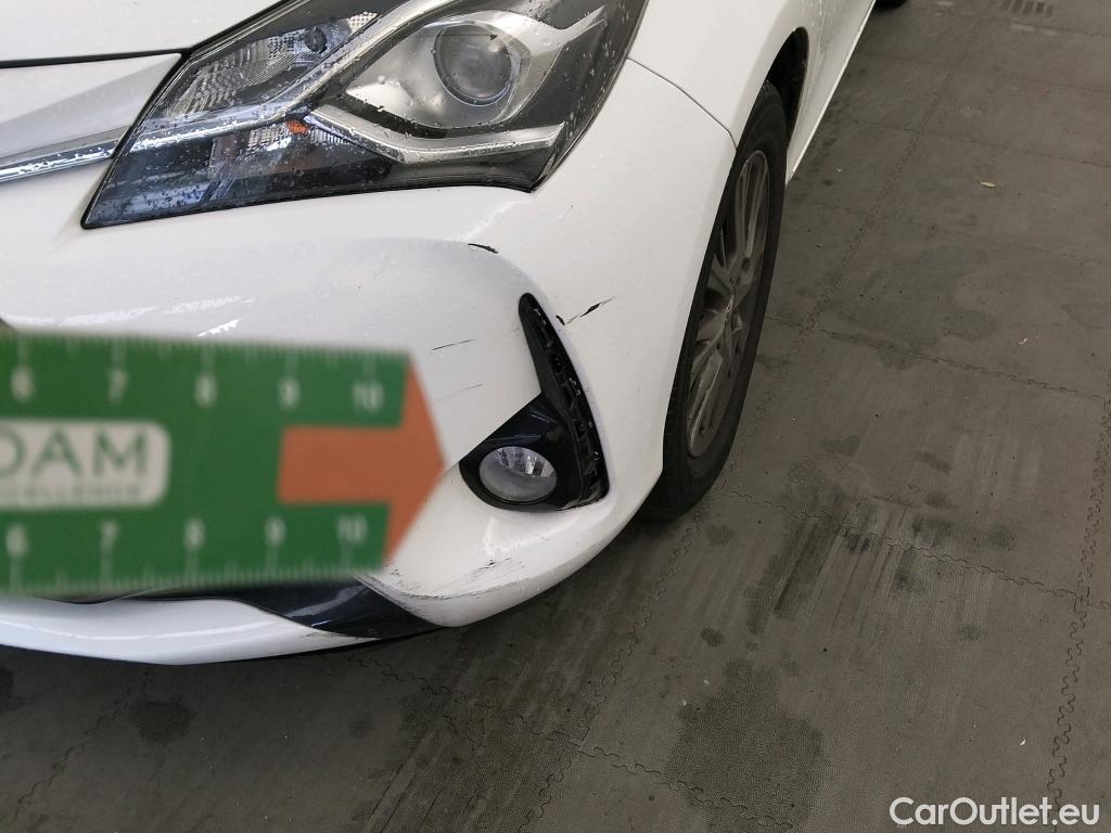  Toyota  Yaris TOYOTA  / 2017 / 5P / berlina con portón 1.5 100H Active #16