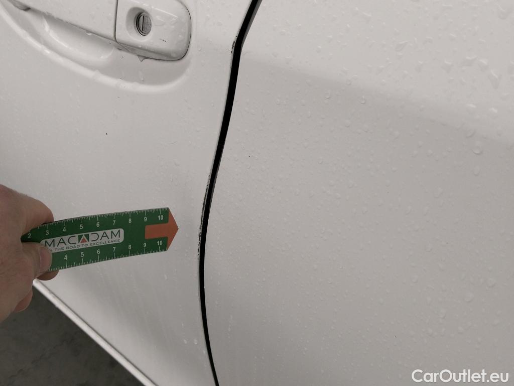  Toyota  Yaris TOYOTA  / 2017 / 5P / berlina con portón 1.5 100H Active #14