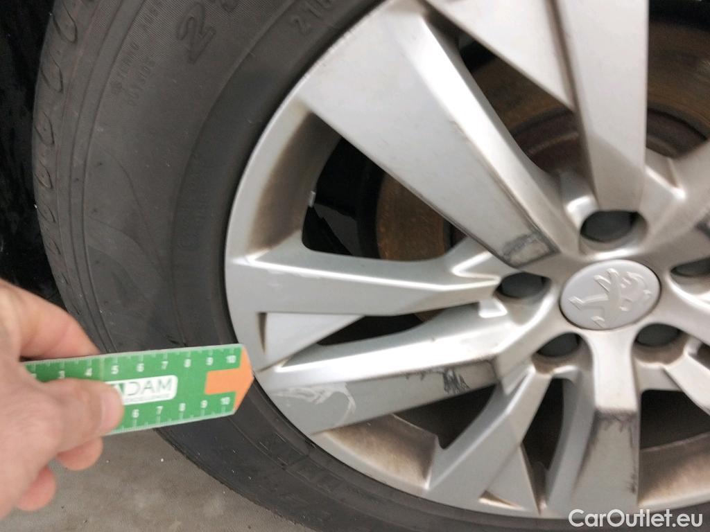  Peugeot  3008 PEUGEOT  / 2016 / 5P / todoterreno 1.5L BlueHDi 96kW (130CV) S&S Active (AC2) #20